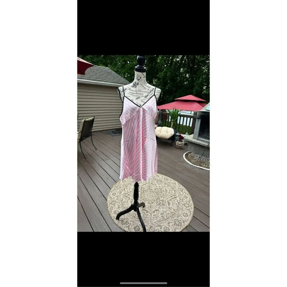 Pink and white spaghetti strap nightgown xl